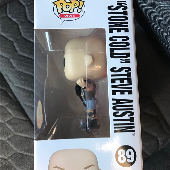 7-Eleven Exclusive Stone Cold Steve Austin Funko - Picture 4 of 6